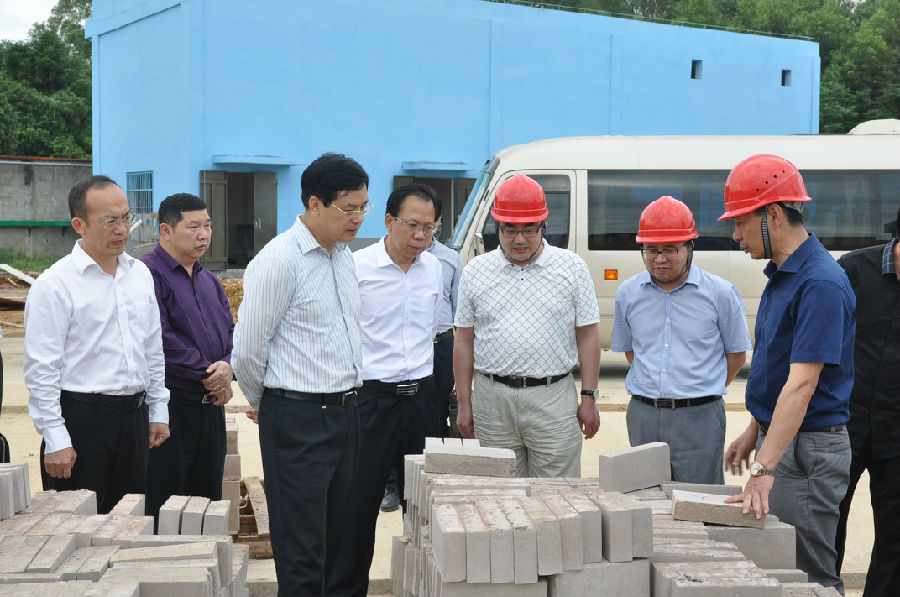 廣西壯族自治區(qū)黨委常委、玉林市委書記莫恭明調(diào)研企業(yè)環(huán)境保護(hù)工作