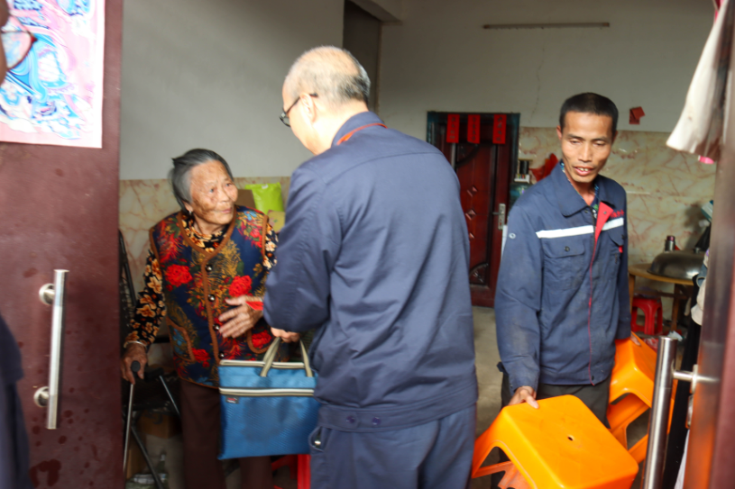 慰問(wèn)傳黨情 關(guān)懷暖人心——廣西銀億公司黨委領(lǐng)導(dǎo)開(kāi)展春節(jié)前夕慰問(wèn)活動(dòng)